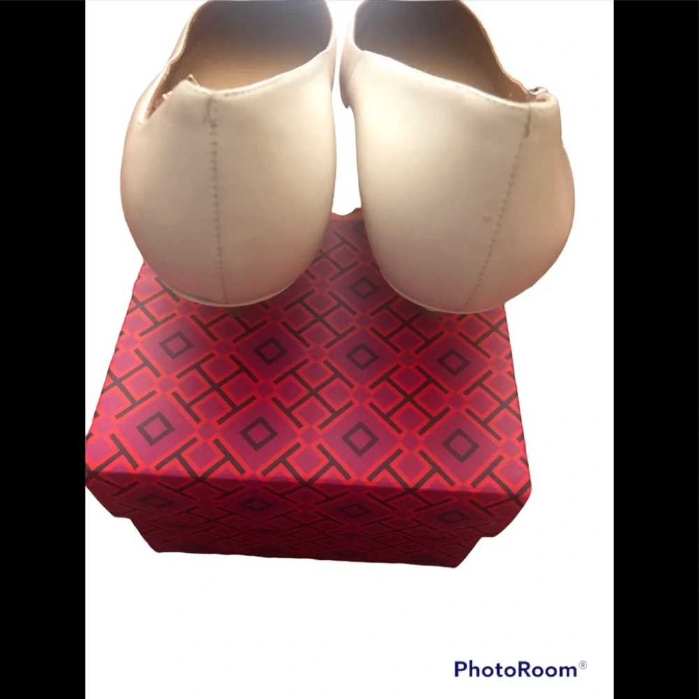 Tory Burch Elizabeth Pointed Toe Leather Pump